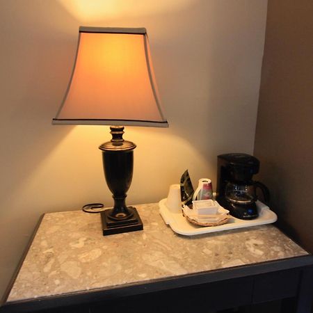 Motel Le Jolibourg Saint-Sauveur Ngoại thất bức ảnh