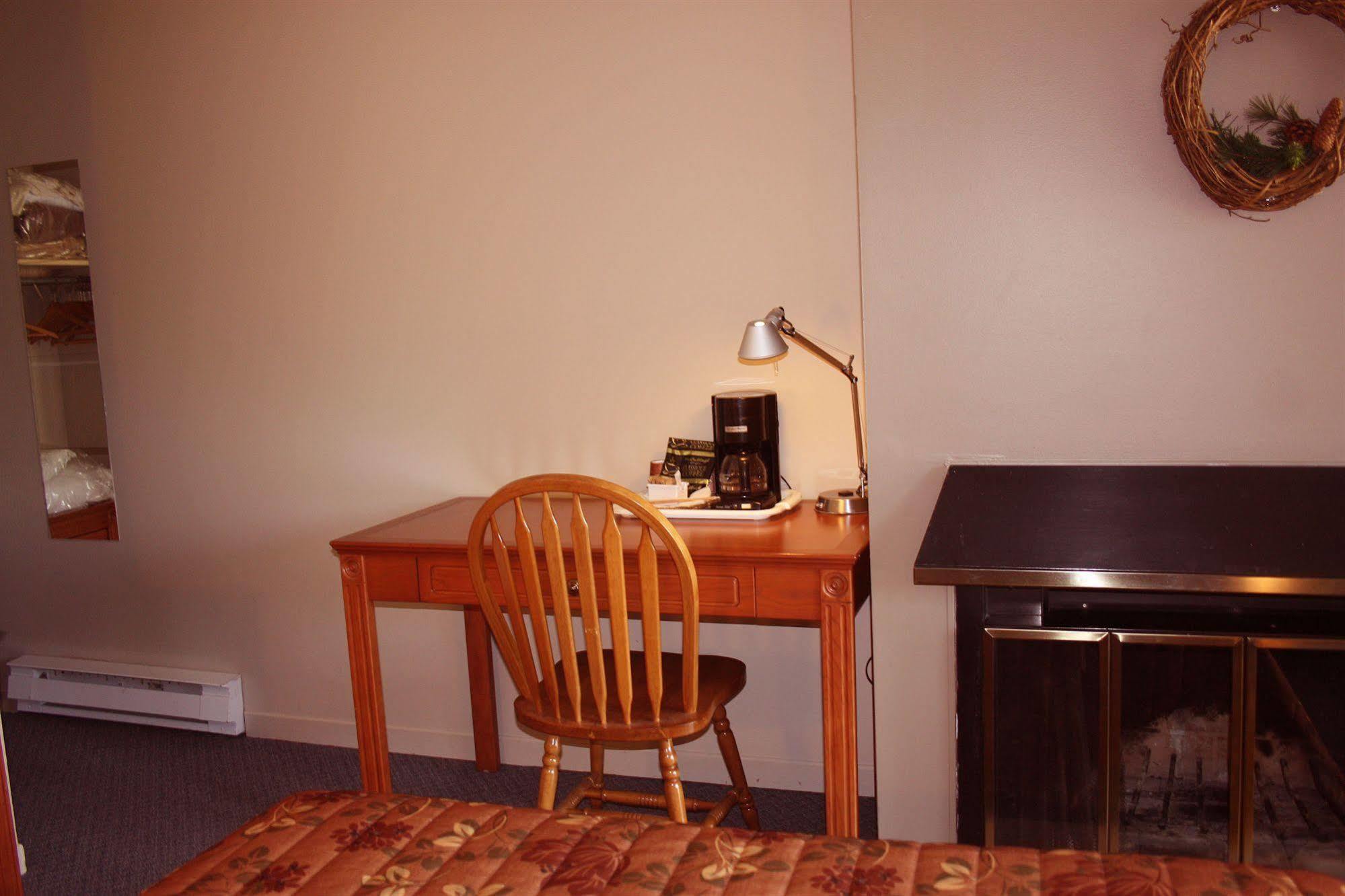 Motel Le Jolibourg Saint-Sauveur Ngoại thất bức ảnh