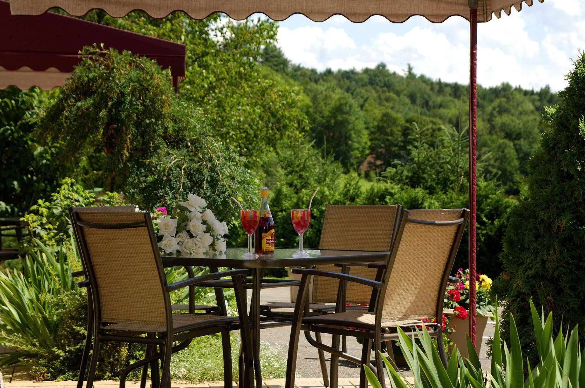 Motel Le Jolibourg Saint-Sauveur Ngoại thất bức ảnh