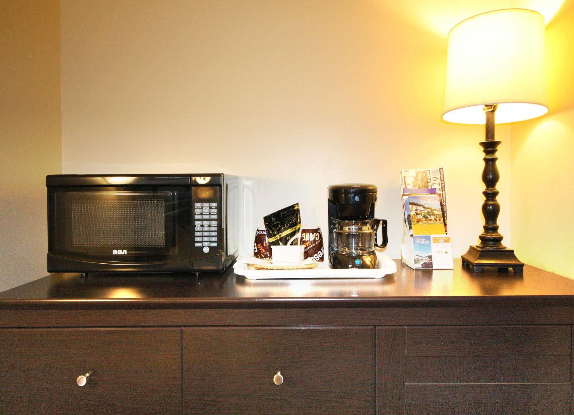 Motel Le Jolibourg Saint-Sauveur Ngoại thất bức ảnh